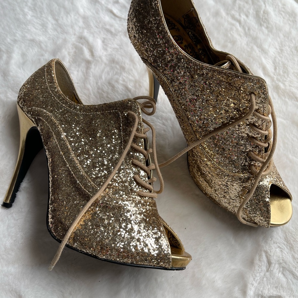 Adorable gold glitter lace up open toe booties size 10